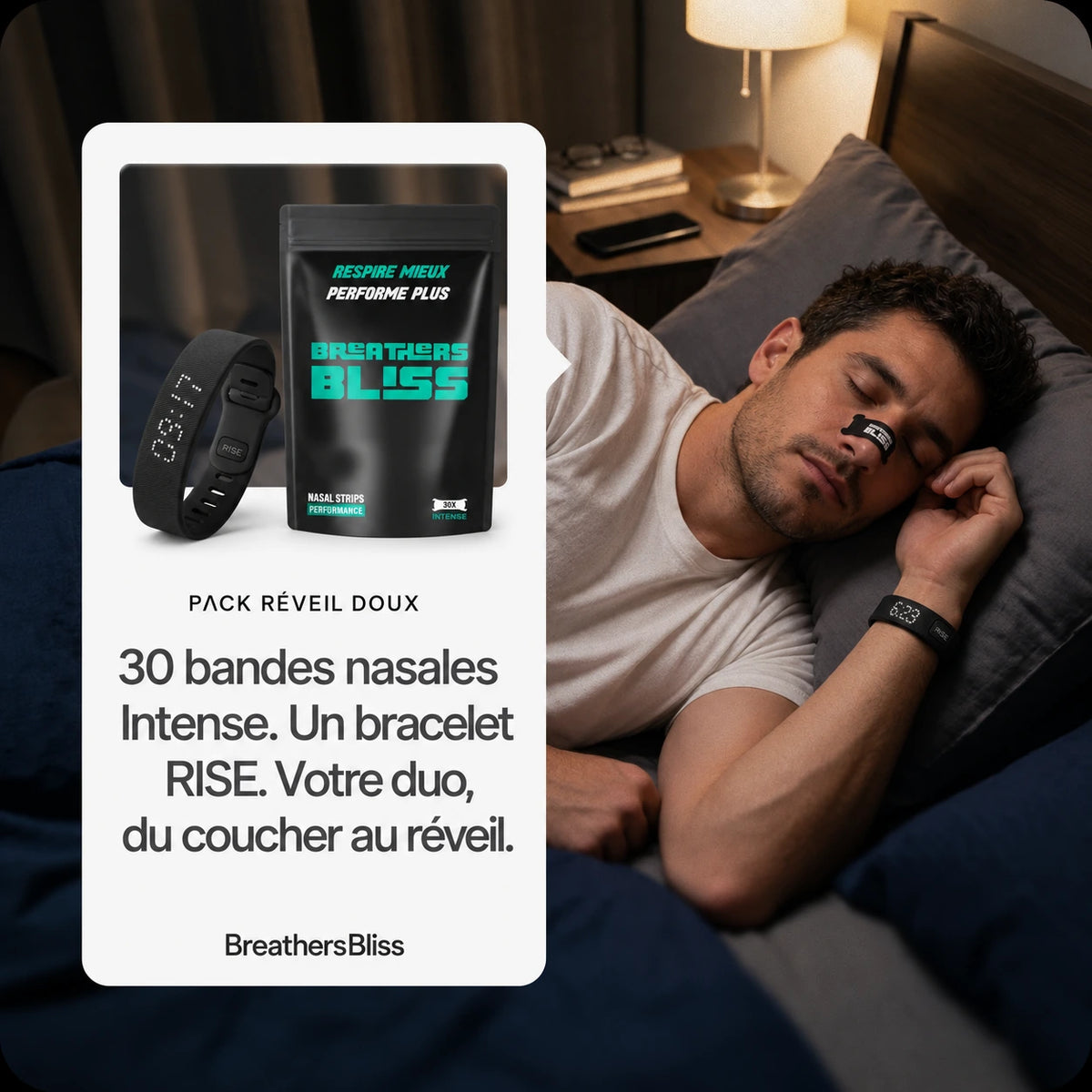Homme au repos portant une bande nasale Intense noire et le bracelet RISE noir, avec le Pack Réveil Doux BreathersBliss.