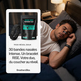 Homme au repos portant une bande nasale Intense noire et le bracelet RISE noir, avec le Pack Réveil Doux BreathersBliss.