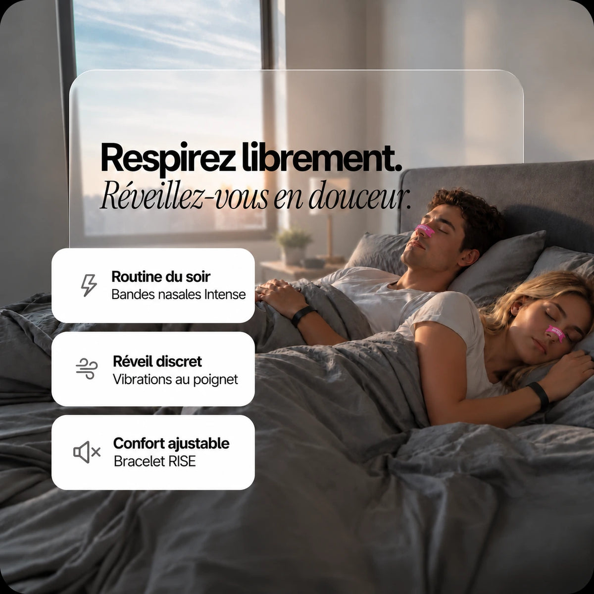 Couple au repos portant des bandes nasales Intense roses et le bracelet RISE du Pack Réveil Doux BreathersBliss.