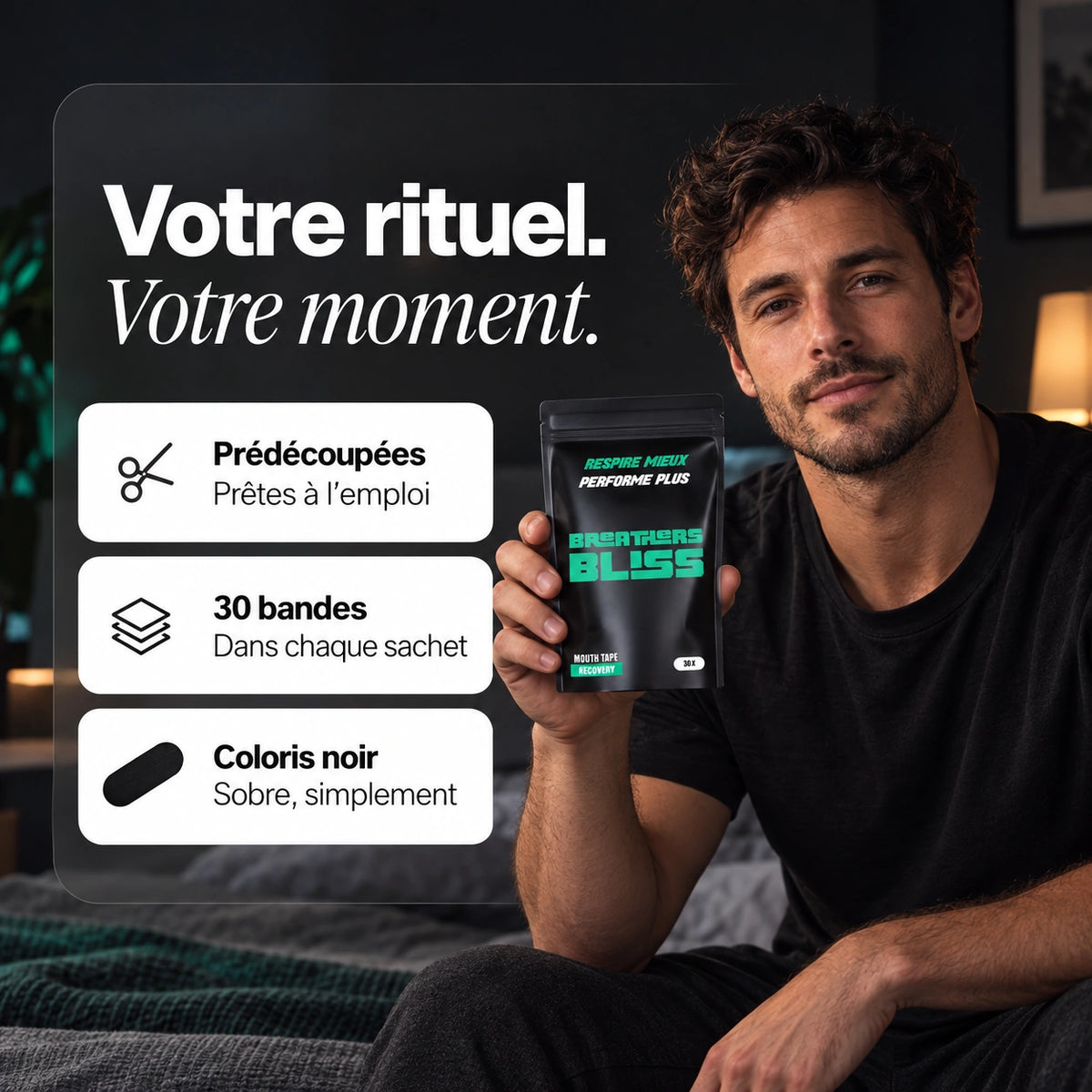 Homme présentant le mouth tape BreathersBliss : 30 bandes buccales noires prédécoupées dans un sachet.